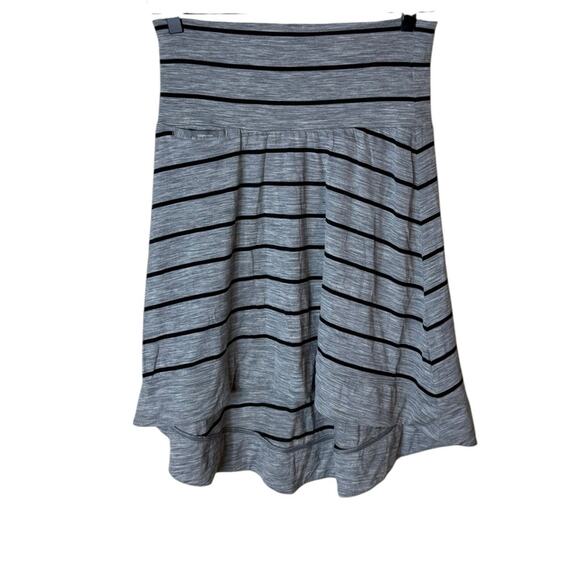 Icebreaker Women’s Sz Small Merino Wool Skirt Gray Black Stripes Allure - Picture 1 of 6